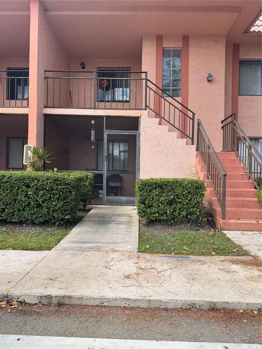 For Rent: $2,375 (2 beds, 2 baths, 1256 Square Feet)