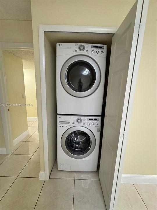 В аренду: $2,300 (2 спален, 2 ванн, 1256 Квадратных фут)