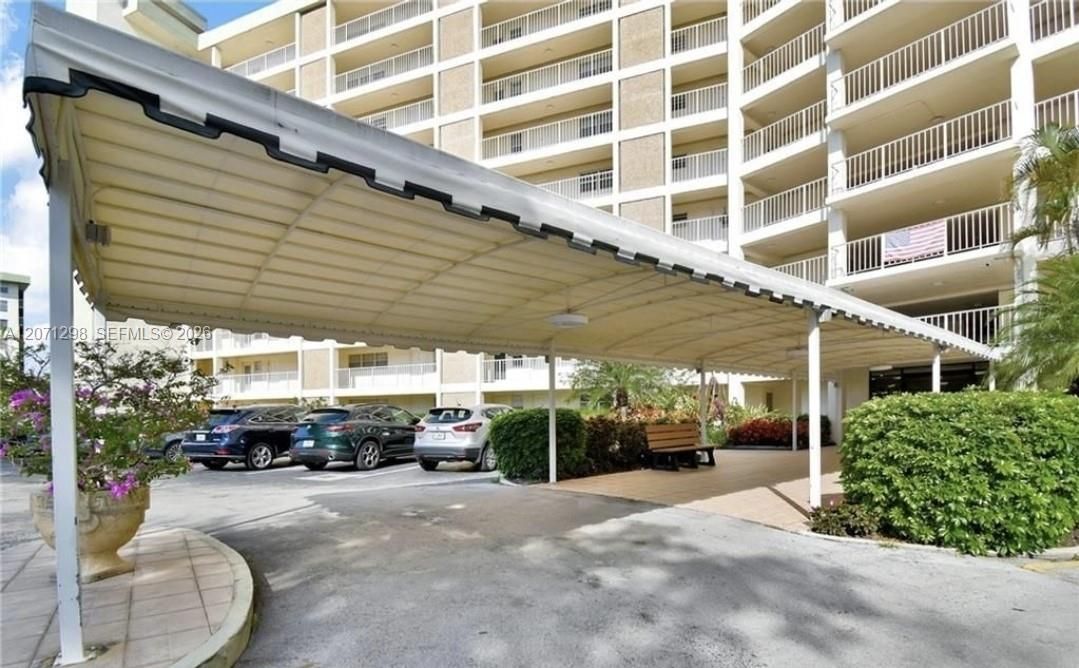 For Rent: $1,700 (1 beds, 1 baths, 1071 Square Feet)