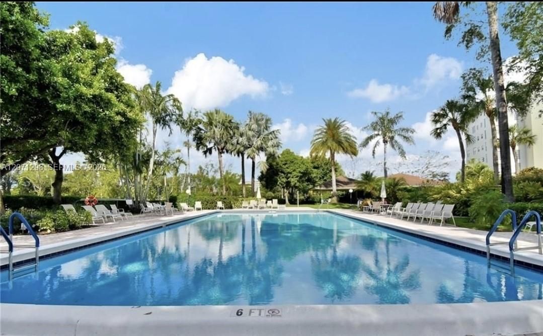 For Rent: $1,700 (1 beds, 1 baths, 1071 Square Feet)