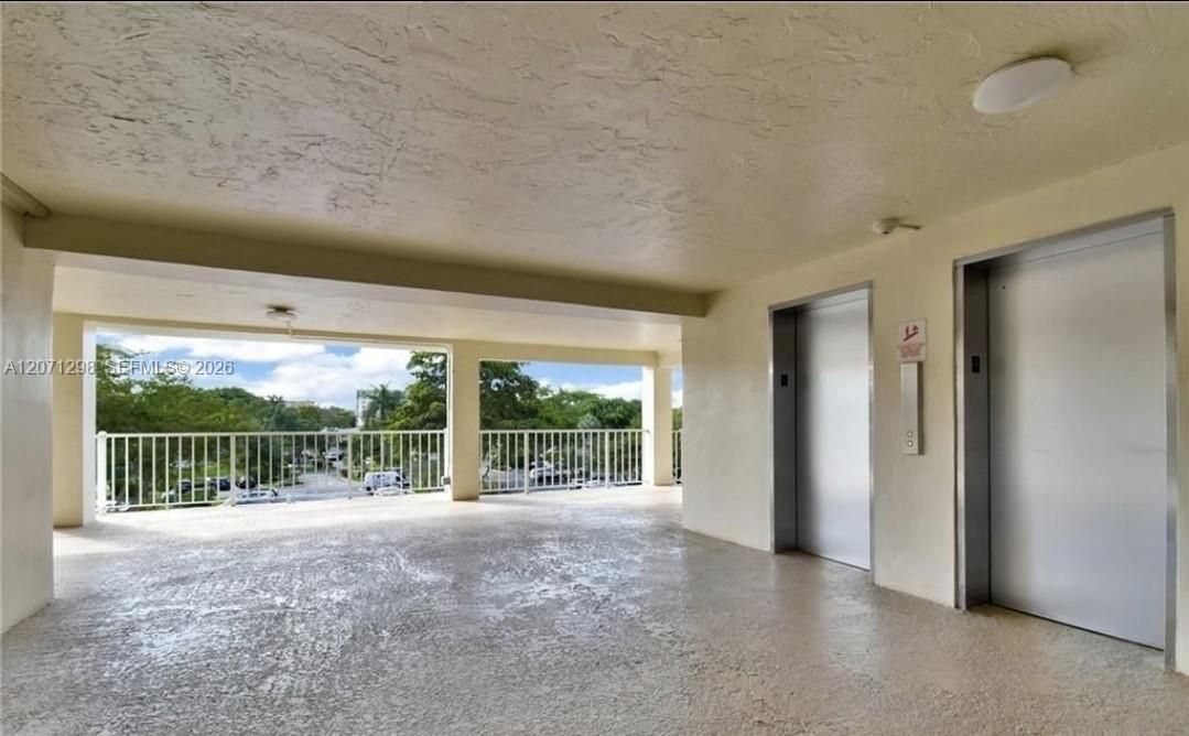 For Rent: $1,700 (1 beds, 1 baths, 1071 Square Feet)