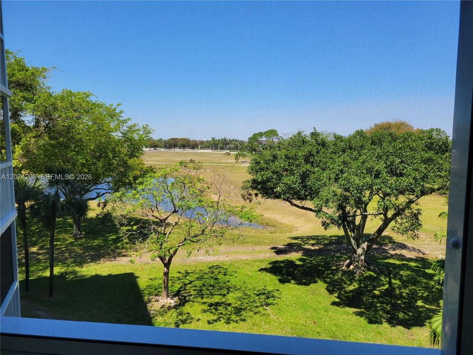 For Rent: $1,700 (1 beds, 1 baths, 1071 Square Feet)