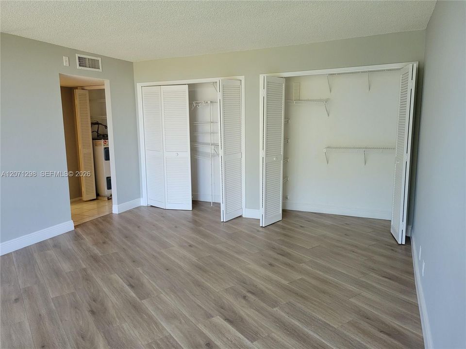 For Rent: $1,700 (1 beds, 1 baths, 1071 Square Feet)