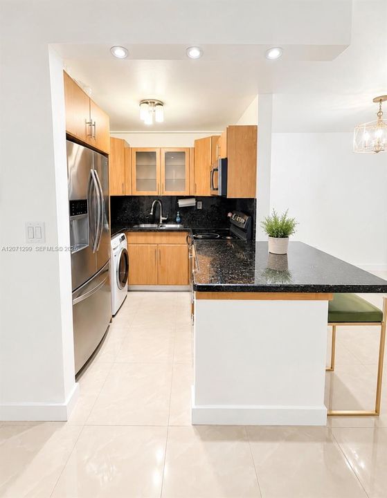 For Rent: $1,950 (1 beds, 1 baths, 616 Square Feet)