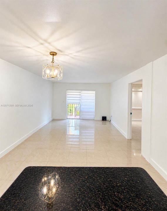 For Rent: $1,950 (1 beds, 1 baths, 616 Square Feet)