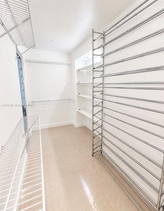 For Rent: $1,950 (1 beds, 1 baths, 616 Square Feet)