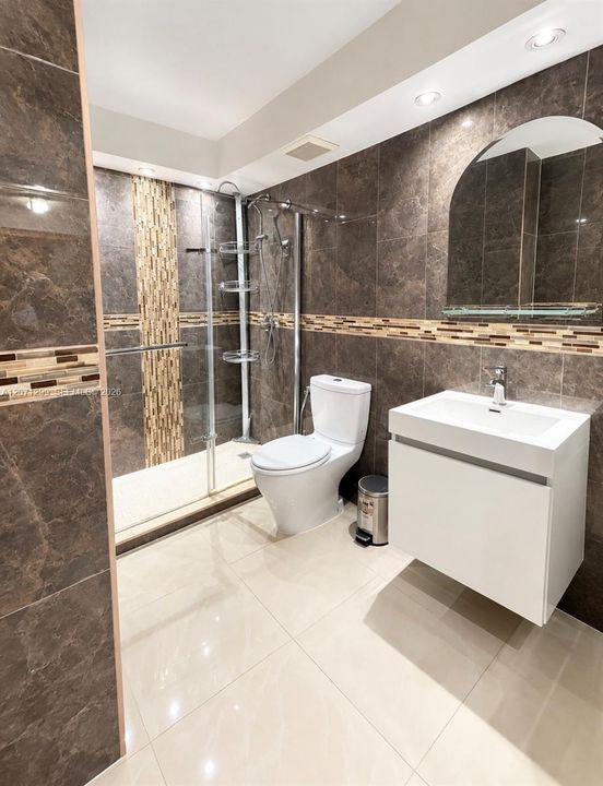For Rent: $1,950 (1 beds, 1 baths, 616 Square Feet)