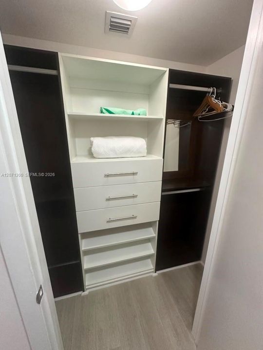 En Renta: $6,995 (2 camas, 2 baños, 1459 Pies cuadrados)