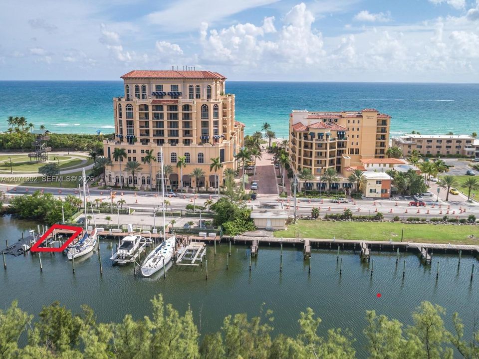 For Sale: $400,000 (720 sqft)