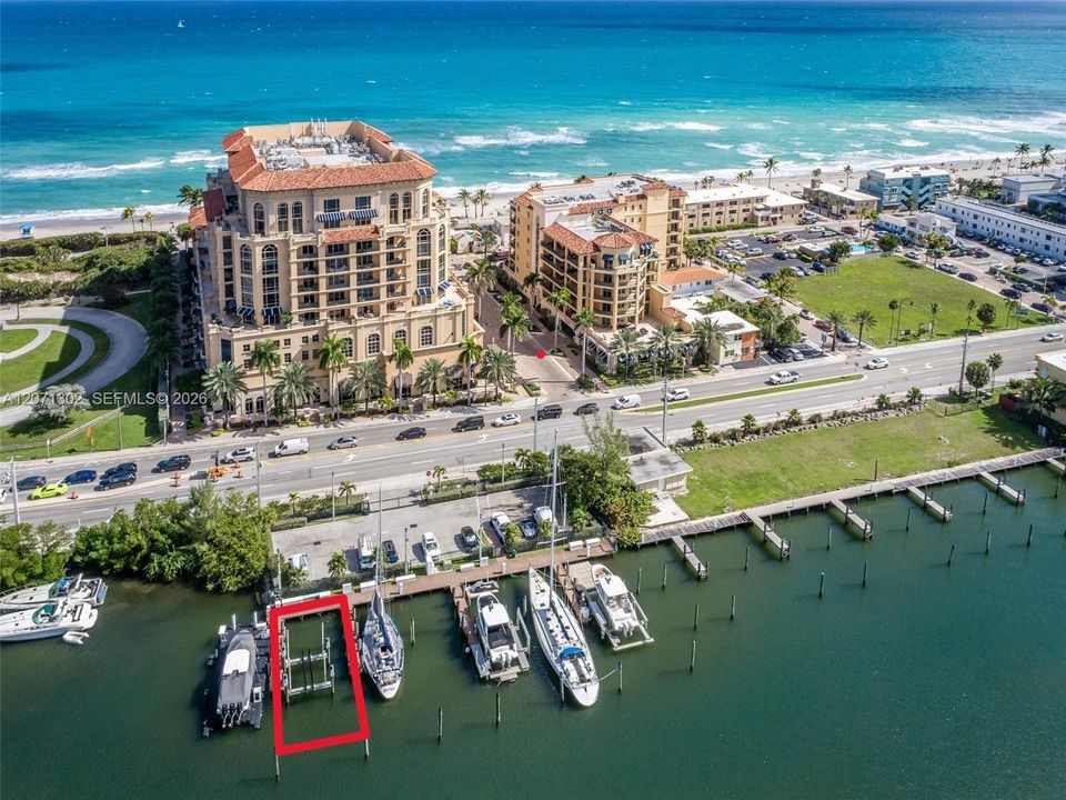 For Sale: $400,000 (720 sqft)