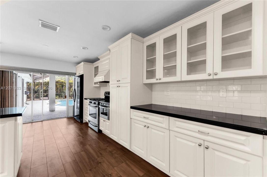 For Sale: $1,850,000 (3 beds, 2 baths, 2247 Square Feet)