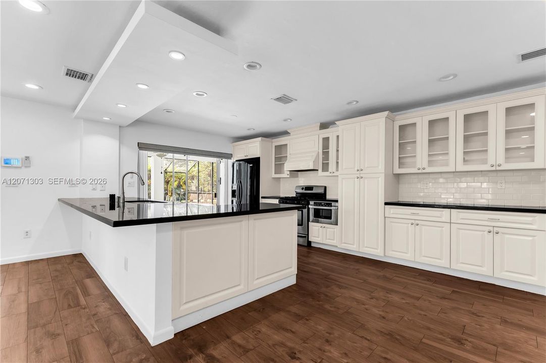 For Sale: $1,850,000 (3 beds, 2 baths, 2247 Square Feet)
