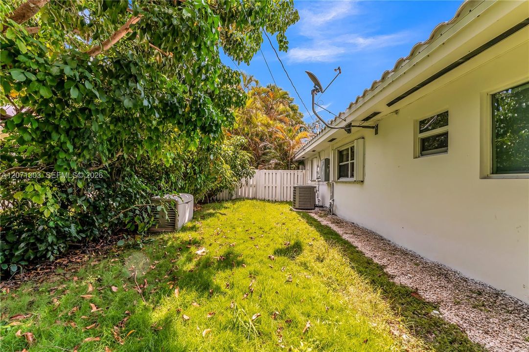 For Sale: $1,850,000 (3 beds, 2 baths, 2247 Square Feet)