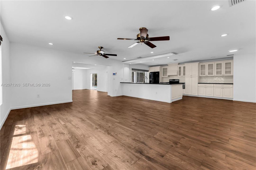 For Sale: $1,850,000 (3 beds, 2 baths, 2247 Square Feet)