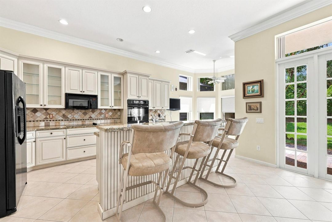 Kitchen / Eat In Kitchen