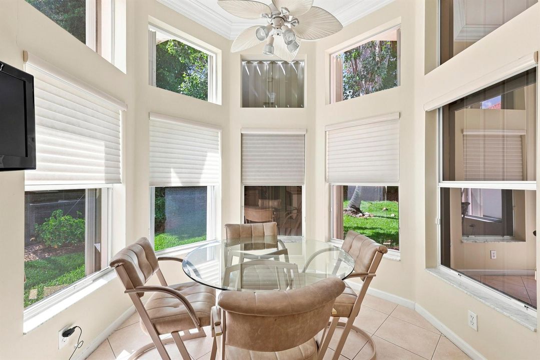 Eat In Breakfast Area