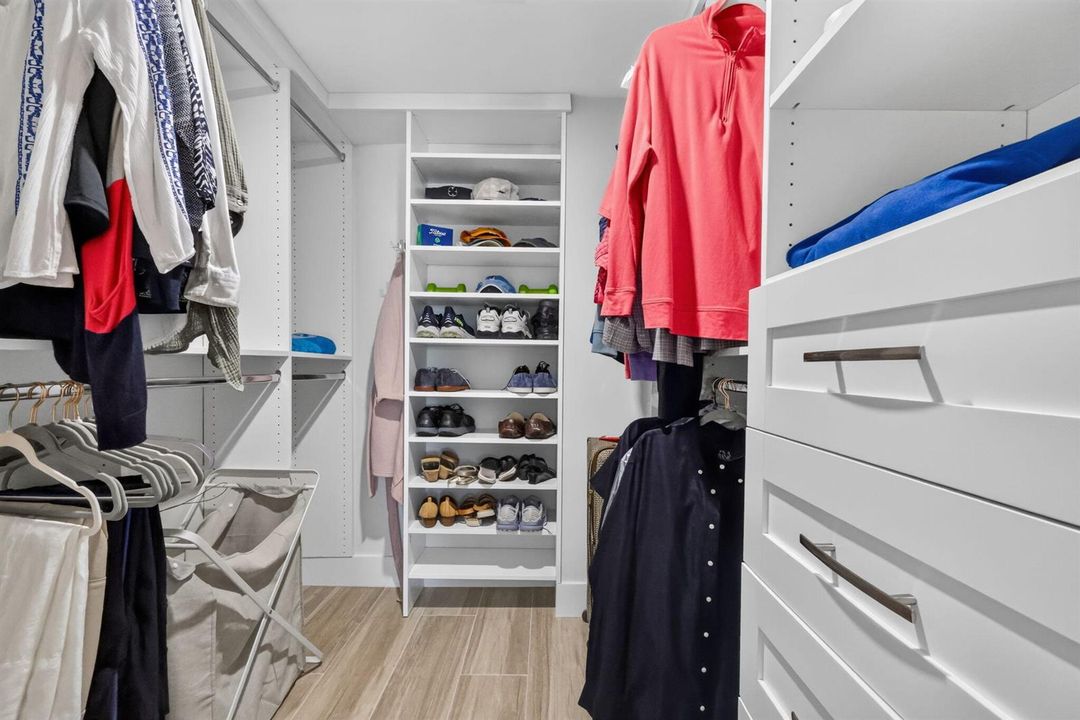 Walk-in MBR Closet