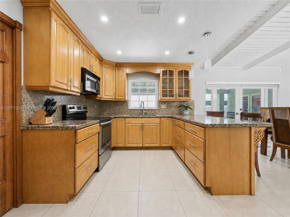 For Sale: $869,000 (5 beds, 4 baths, 2024 Square Feet)
