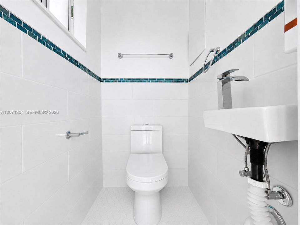 For Sale: $869,000 (5 beds, 4 baths, 2024 Square Feet)