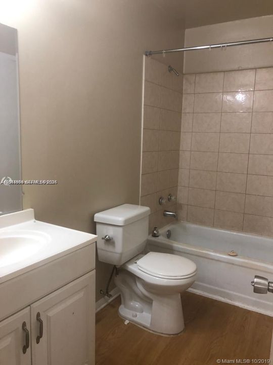 For Rent: $1,850 (2 beds, 1 baths, 944 Square Feet)