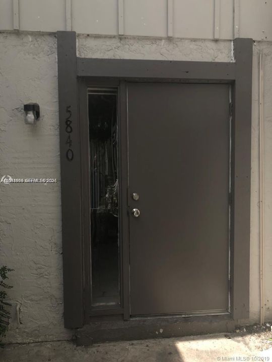For Rent: $1,850 (2 beds, 1 baths, 944 Square Feet)