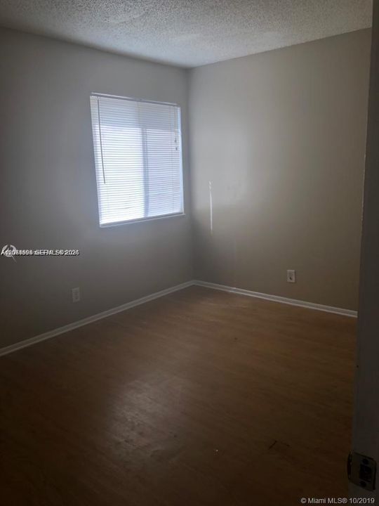 For Rent: $1,850 (2 beds, 1 baths, 944 Square Feet)