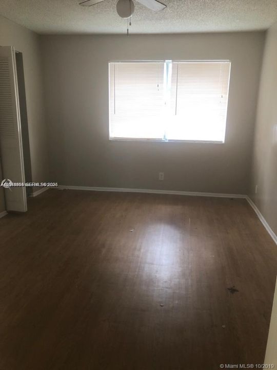 For Rent: $1,850 (2 beds, 1 baths, 944 Square Feet)