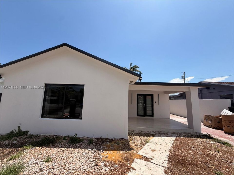 For Rent: $4,900 (3 beds, 2 baths, 1066 Square Feet)