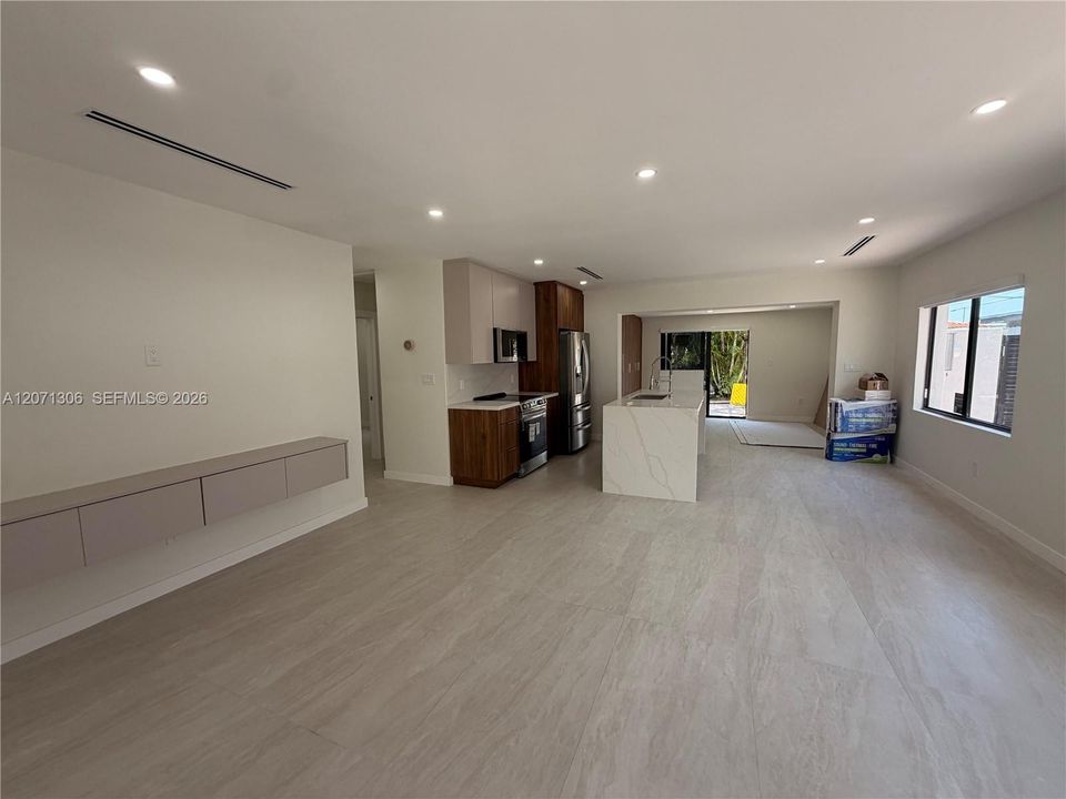 For Rent: $4,900 (3 beds, 2 baths, 1066 Square Feet)