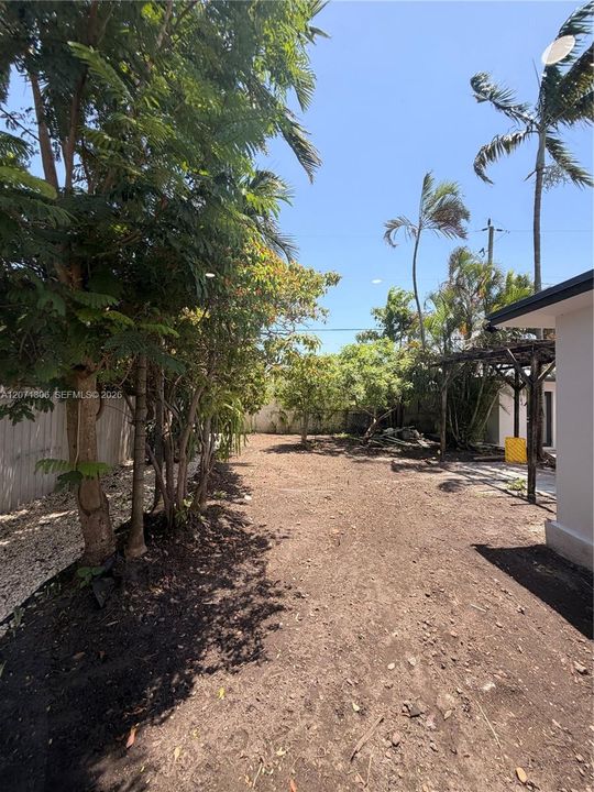 For Rent: $4,900 (3 beds, 2 baths, 1066 Square Feet)
