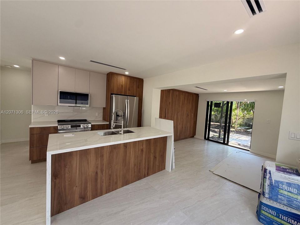 For Rent: $4,900 (3 beds, 2 baths, 1066 Square Feet)