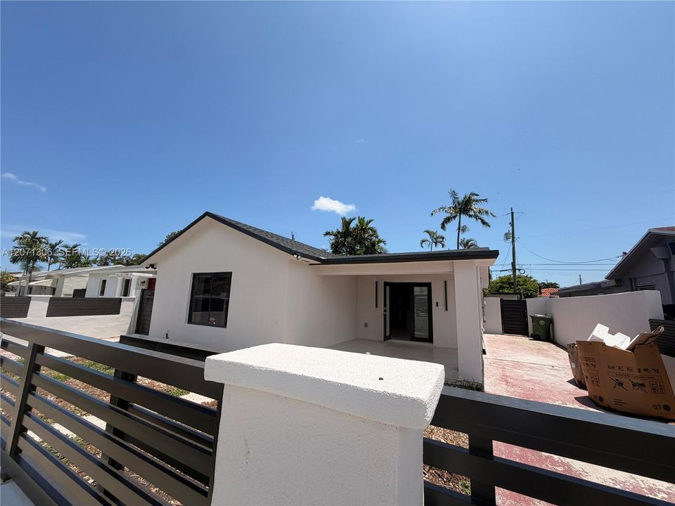 For Rent: $4,900 (3 beds, 2 baths, 1066 Square Feet)