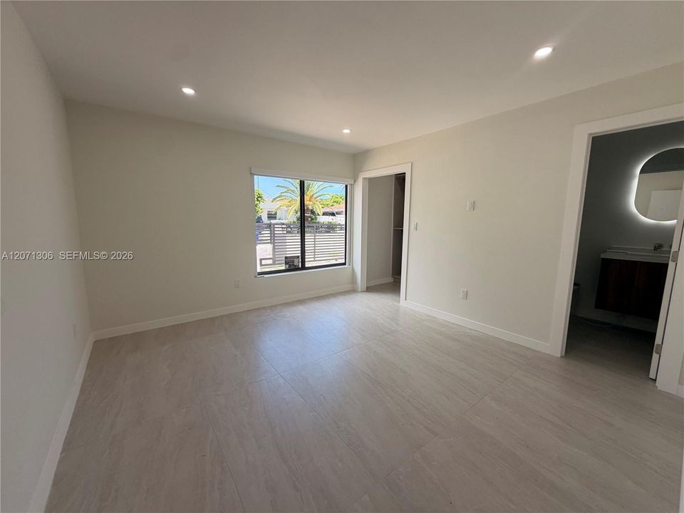For Rent: $4,900 (3 beds, 2 baths, 1066 Square Feet)