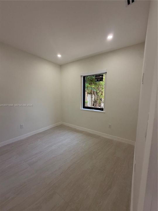 For Rent: $4,900 (3 beds, 2 baths, 1066 Square Feet)