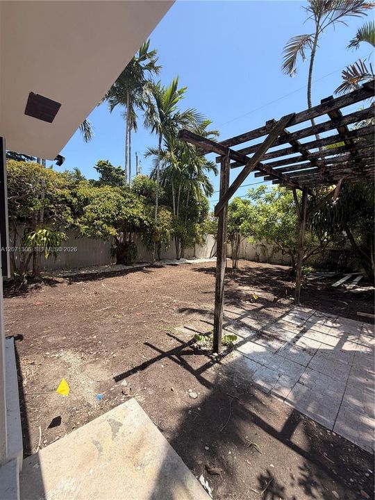 For Rent: $4,900 (3 beds, 2 baths, 1066 Square Feet)