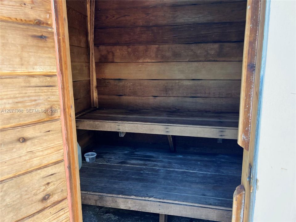 For Rent: $2,600 (2 beds, 2 baths, 967 Square Feet)