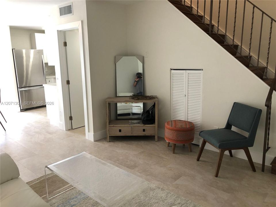 For Rent: $2,600 (2 beds, 2 baths, 967 Square Feet)