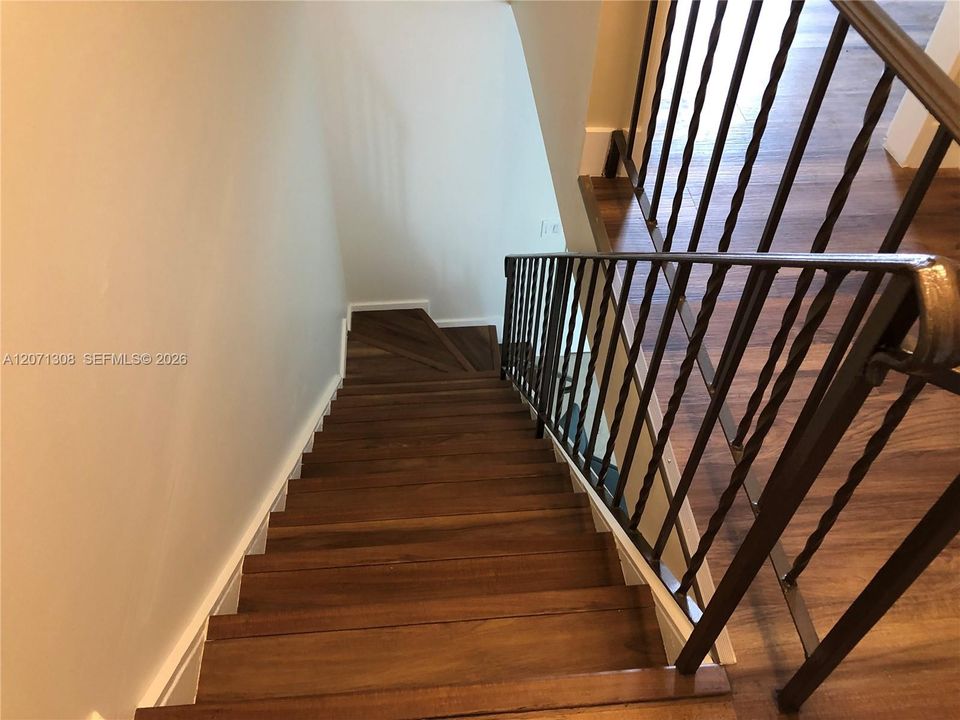 For Rent: $2,600 (2 beds, 2 baths, 967 Square Feet)