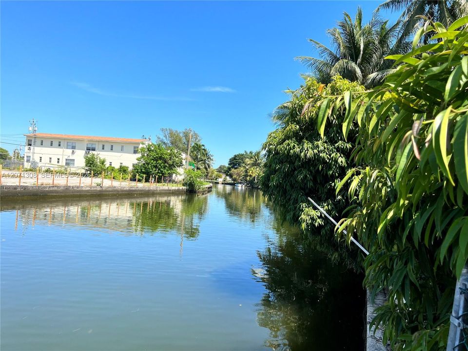 For Rent: $2,600 (2 beds, 2 baths, 967 Square Feet)