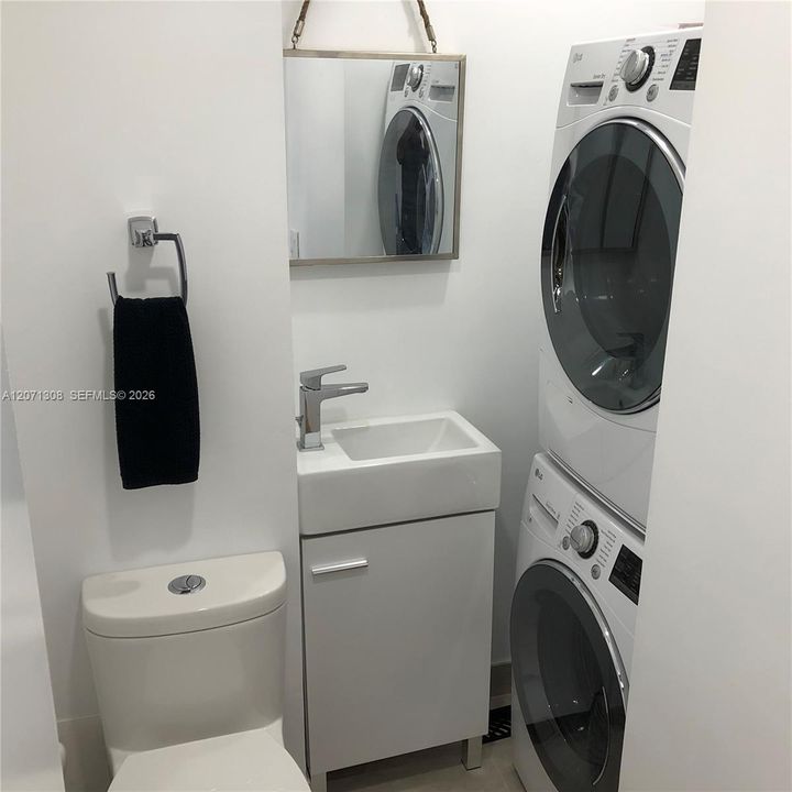 For Rent: $2,600 (2 beds, 2 baths, 967 Square Feet)
