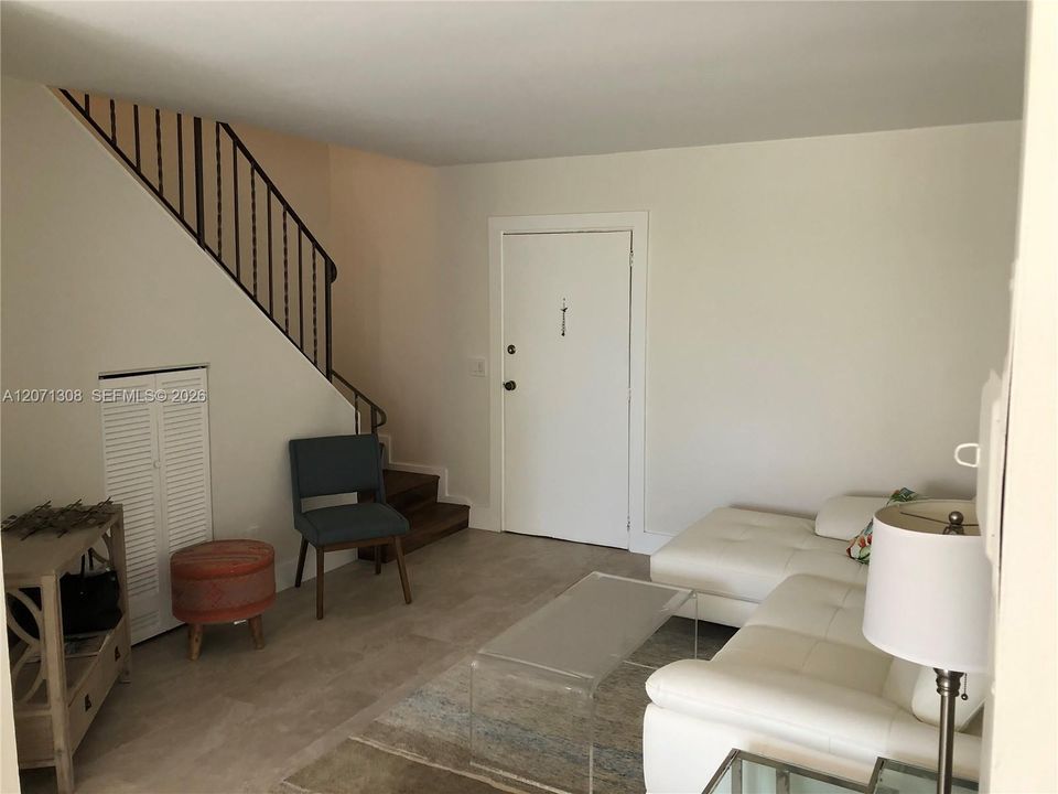 For Rent: $2,600 (2 beds, 2 baths, 967 Square Feet)
