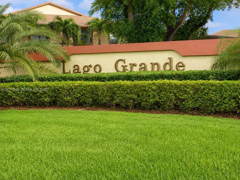 For Sale: $248,000 (2 beds, 2 baths, 750 Square Feet)