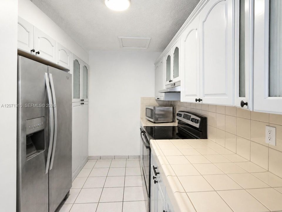 For Sale: $248,000 (2 beds, 2 baths, 750 Square Feet)