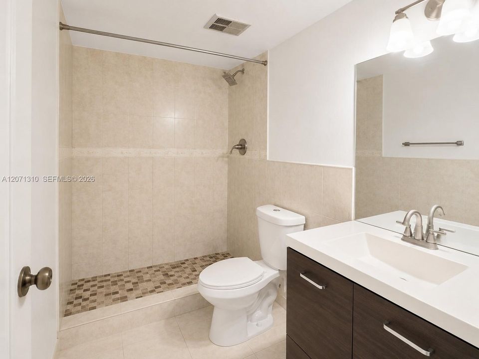 For Sale: $248,000 (2 beds, 2 baths, 750 Square Feet)