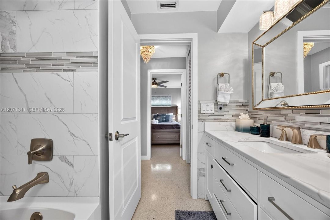 3rd Full bath w/tub/shower combo