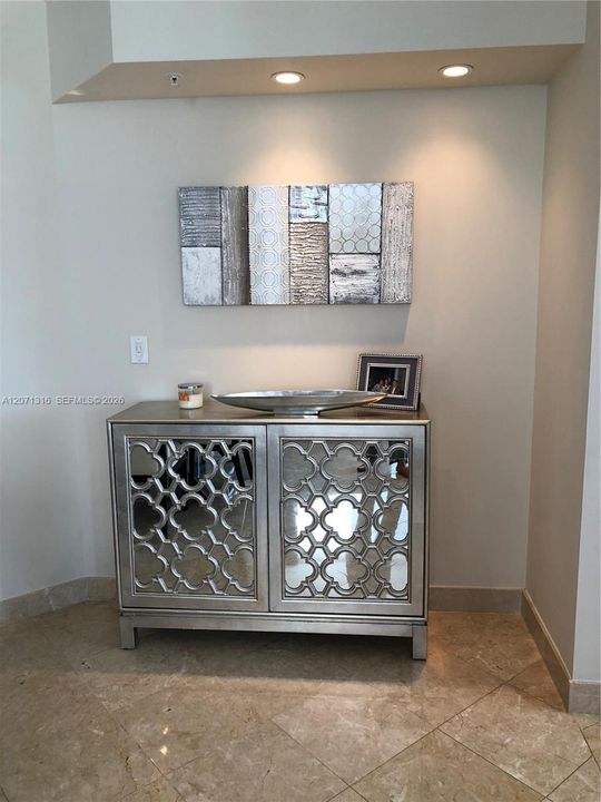 For Rent: $4,975 (2 beds, 2 baths, 1280 Square Feet)