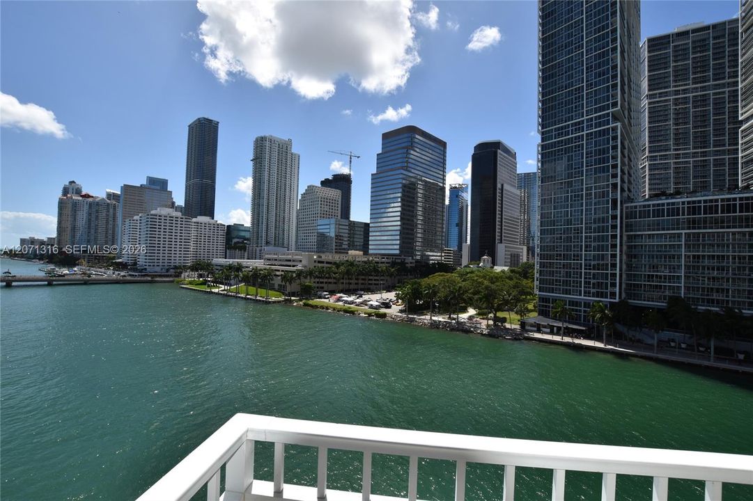 For Rent: $4,975 (2 beds, 2 baths, 1280 Square Feet)