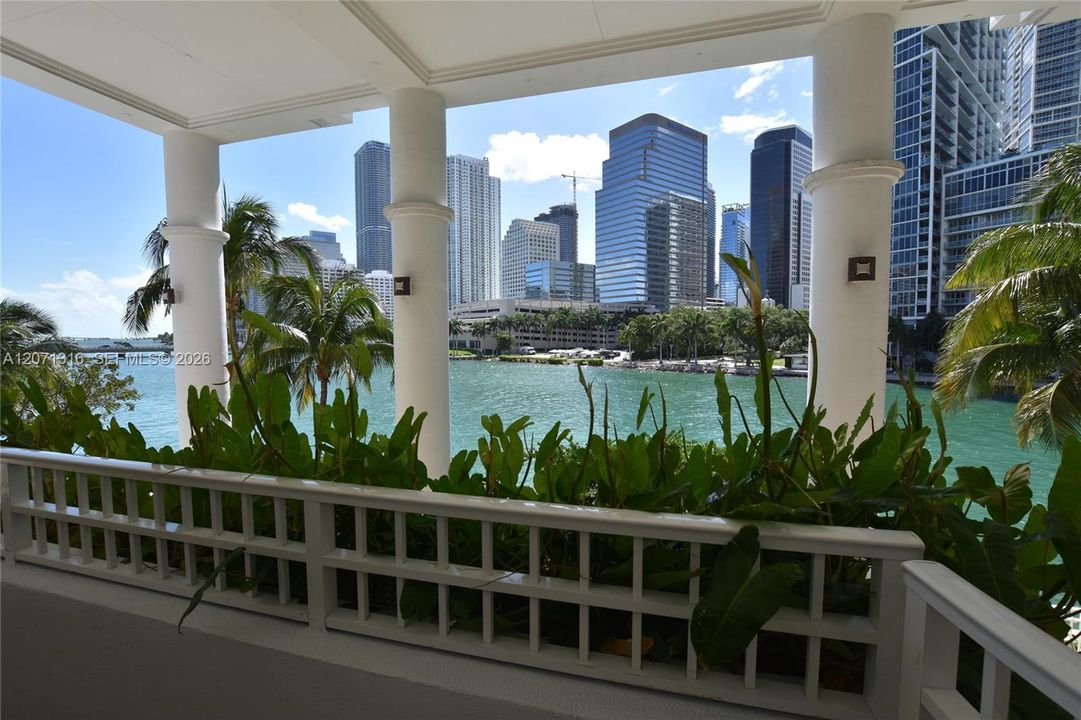 For Rent: $4,975 (2 beds, 2 baths, 1280 Square Feet)