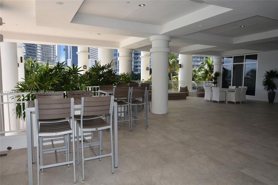 For Rent: $4,975 (2 beds, 2 baths, 1280 Square Feet)