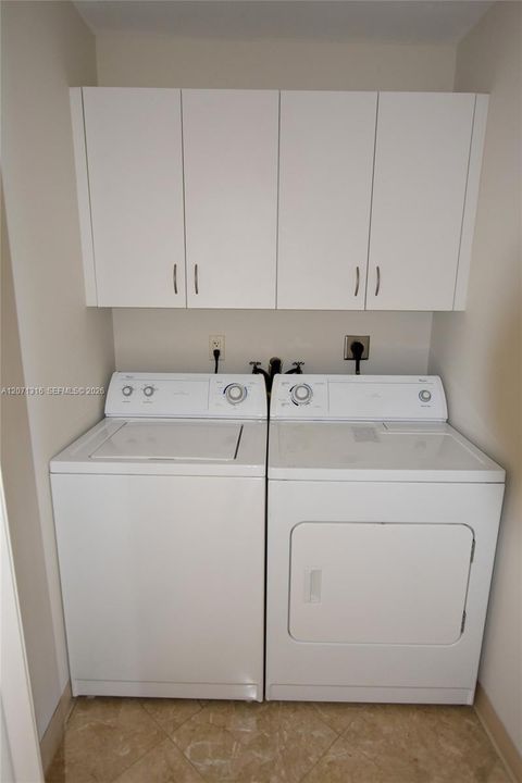 For Rent: $4,975 (2 beds, 2 baths, 1280 Square Feet)